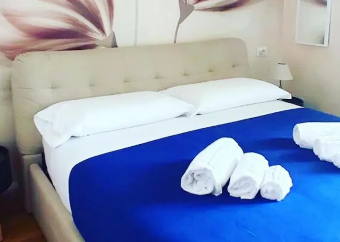 Deluxe And One Chilling Jacuzzi בית הארחה 4*