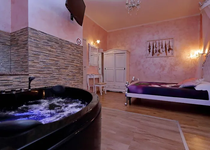 Deluxe And One Chilling Jacuzzi בית הארחה