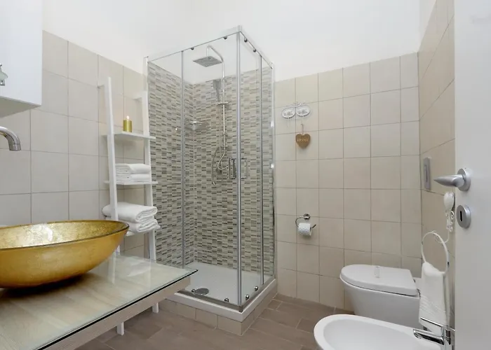 Deluxe And One Chilling Jacuzzi Vendégház 4*