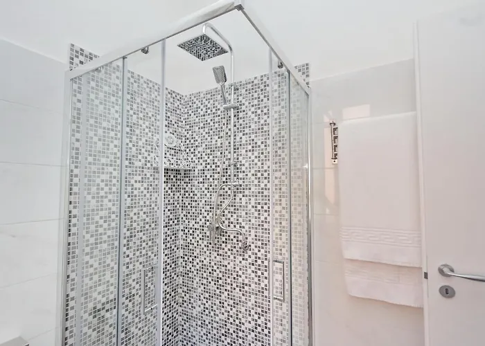 Gasthof Deluxe And One Chilling Jacuzzi Rom